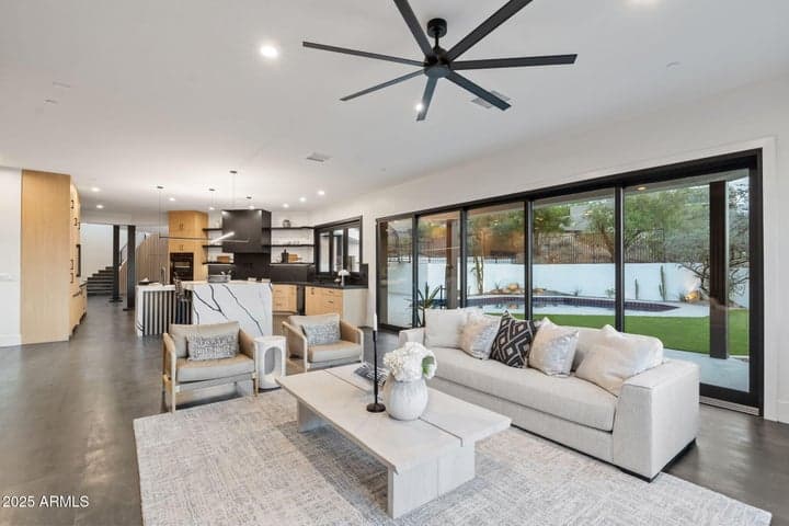 3135 E PALO VERDE Drive, Phoenix, AZ