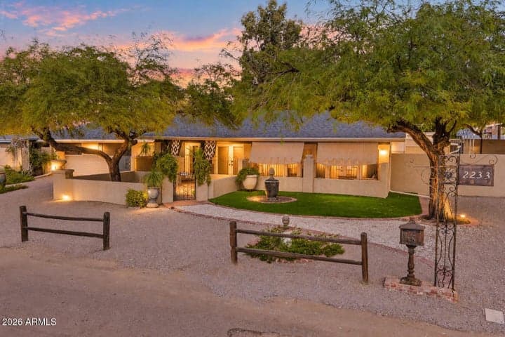 2233 N SUNSET Drive, Mesa, AZ