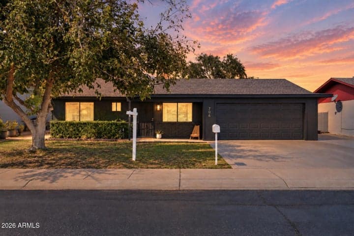 706 N CEDAR Street, Gilbert, AZ