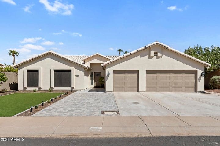 354 W AMOROSO Drive, Gilbert, AZ