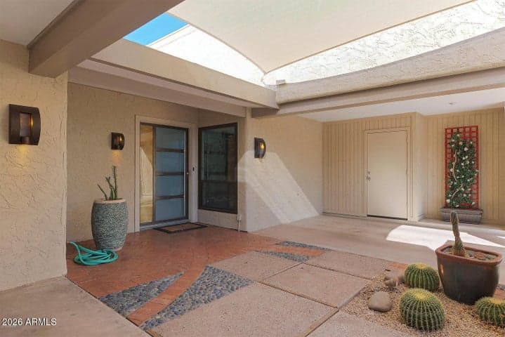 110 W VICTORIA Square, Phoenix, AZ
