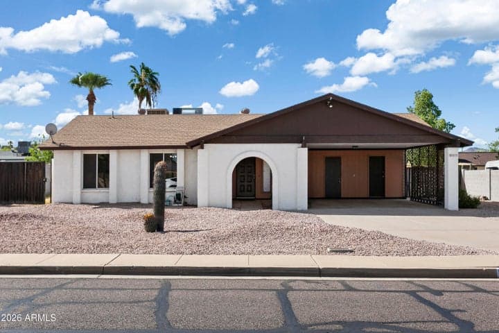 841 E PARADISE Lane, Phoenix, AZ