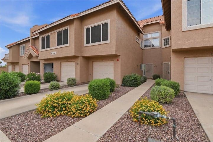 1633 E LAKESIDE Drive #63, Gilbert, AZ