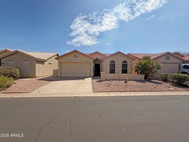 6877 S OAKMONT Drive, Chandler, AZ
