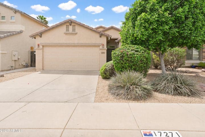 17271 W SMOKEY Drive, Surprise, AZ