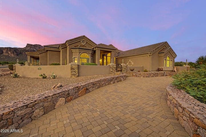 1111 S DEER RUN Court, Apache Junction, AZ