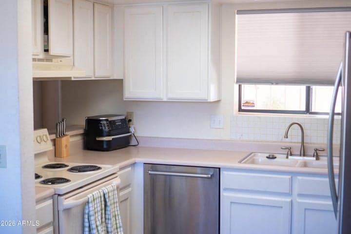 2918 W CHRISTY Drive, Phoenix, AZ