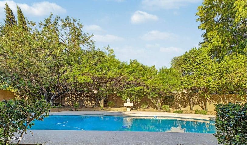 8547 N WOODLAND Court, Scottsdale, AZ