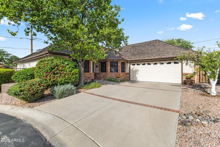 610 W GLENN Drive, Phoenix, AZ
