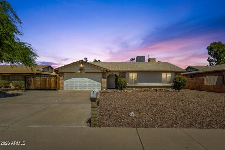 4126 W SWEETWATER Avenue, Phoenix, AZ