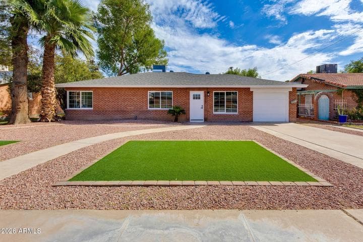 2513 E TURNEY Avenue, Phoenix, AZ