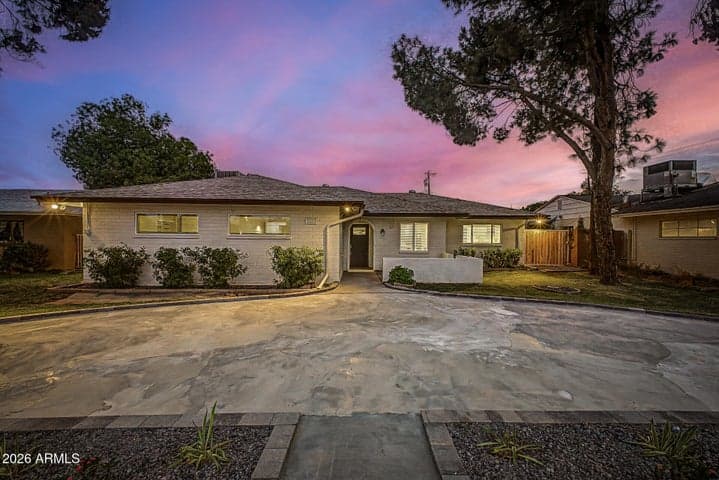 1813 W EARLL Drive, Phoenix, AZ