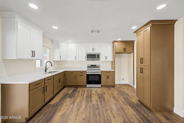 7750 W CLARENDON Avenue, Phoenix, AZ