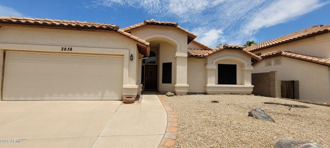 2838 E CALAVAR Road, Phoenix, AZ
