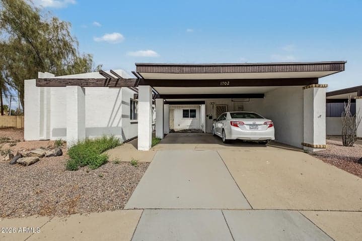 1702 E GAYLON Drive, Tempe, AZ