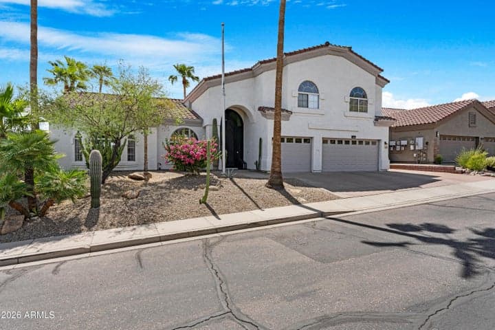 1825 E MARILYN Road, Phoenix, AZ