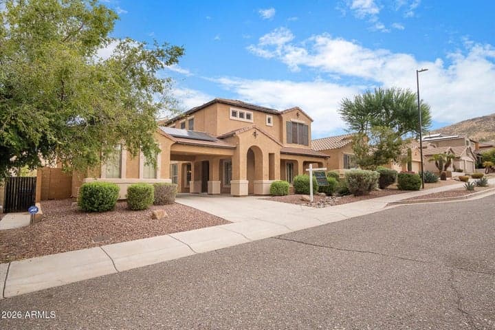 2020 W CALEB Road, Phoenix, AZ