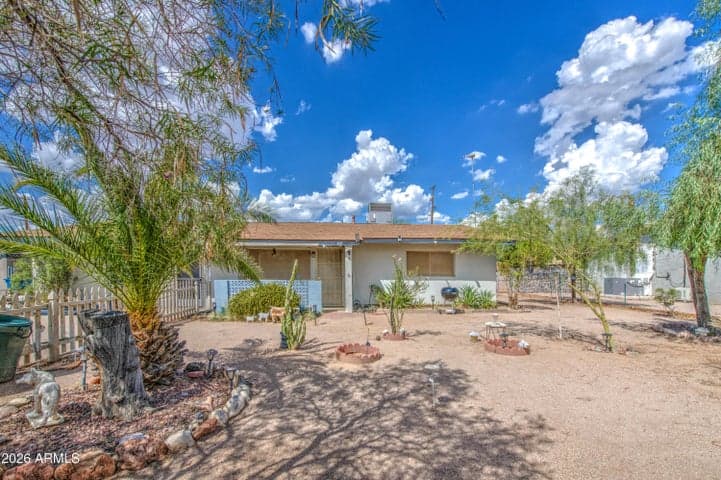 740 E DESERT Avenue, Apache Junction, AZ