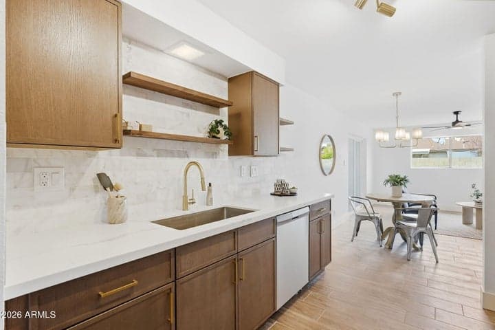 3918 W KALER Drive, Phoenix, AZ