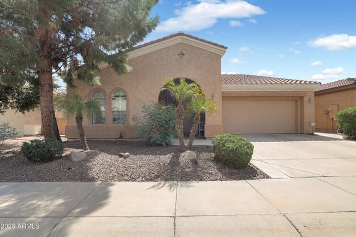 4755 E RAKESTRAW Lane, Gilbert, AZ