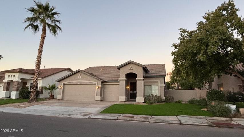 2236 W Periwinkle Way, Chandler, AZ