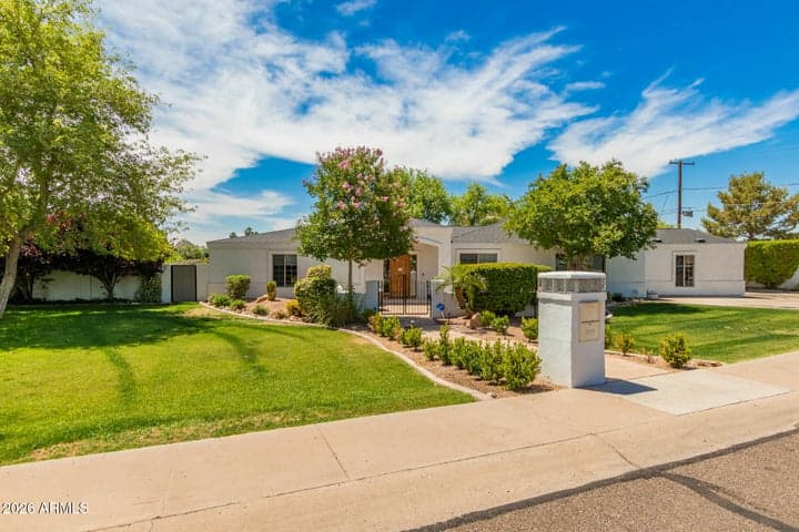 5555 E MONTEROSA Street, Phoenix, AZ