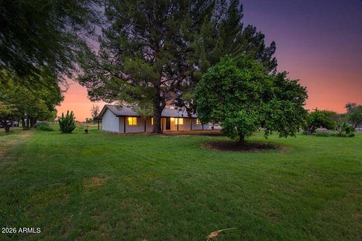 7101 N Perryville Road, Waddell, AZ