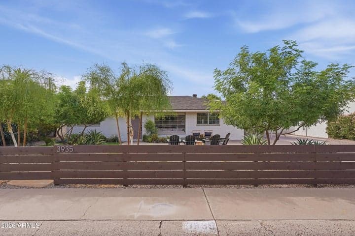 3935 E WHITTON Avenue, Phoenix, AZ