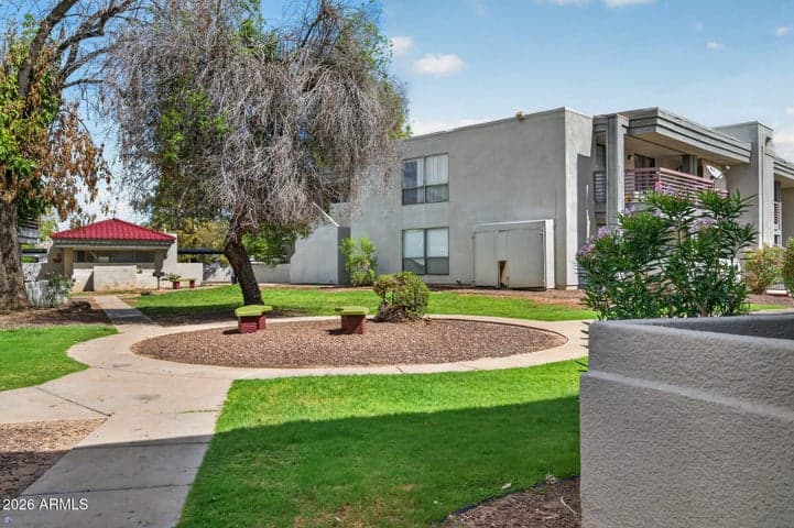 3420 W DANBURY Drive #C109, Phoenix, AZ