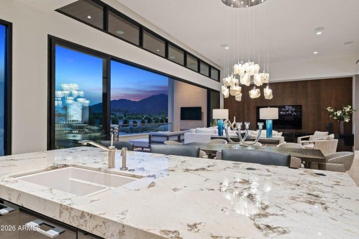 6587 N PALMERAIE Boulevard #2046, Paradise Valley, AZ
