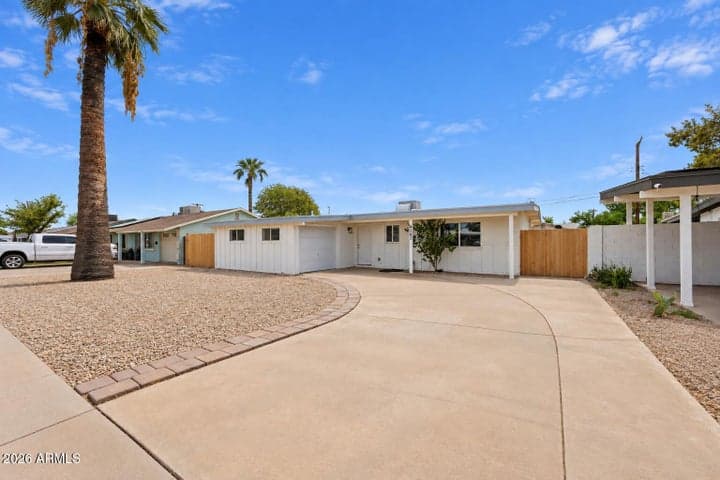 4143 W CHEERY LYNN Road, Phoenix, AZ