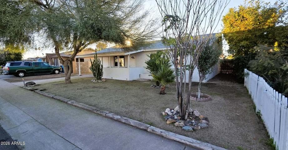 5721 W CHEERY LYNN Road, Phoenix, AZ