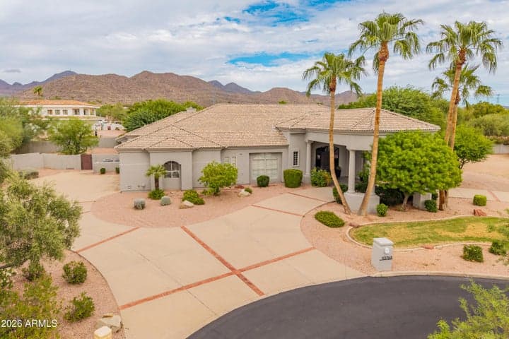 10768 E LAUREL Lane, Scottsdale, AZ