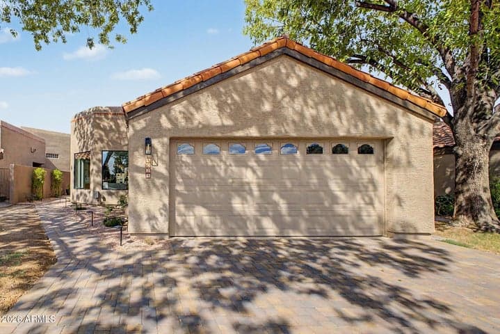 4024 E PARADISE Drive, Phoenix, AZ