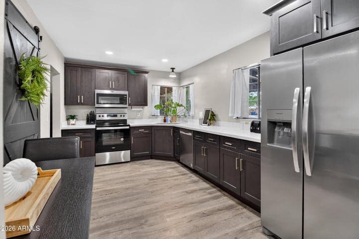 529 W UNIVERSITY Drive, Mesa, AZ