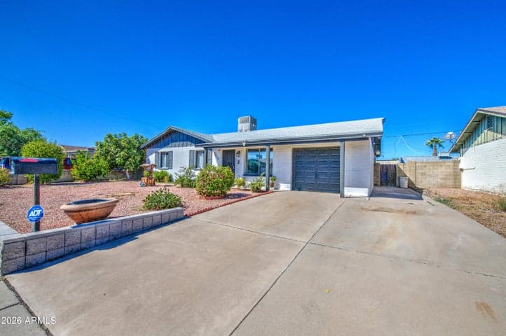 4230 W KALER Drive, Phoenix, AZ