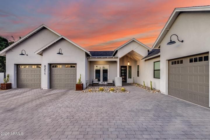 8211 N 17TH Avenue, Phoenix, AZ