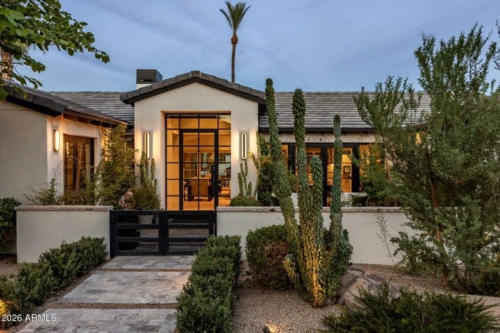 5635 E LINCOLN Drive #13, Paradise Valley, AZ