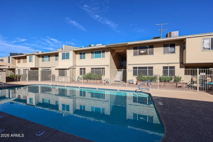 2605 W ROSE Lane #B-202, Phoenix, AZ