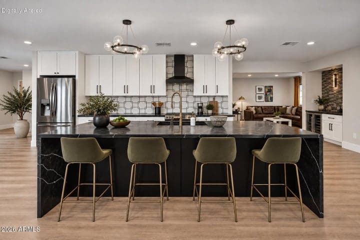 3802 E PICCADILLY Road, Phoenix, AZ