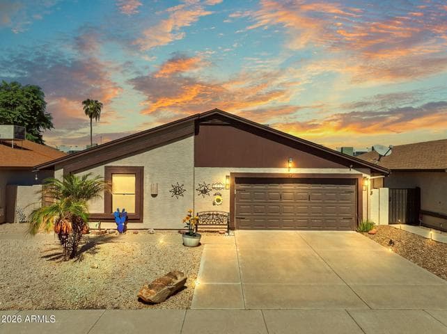410 E BEHREND Drive, Phoenix, AZ