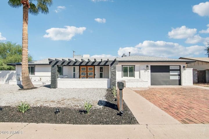 1530 W DUNLAP Avenue, Phoenix, AZ