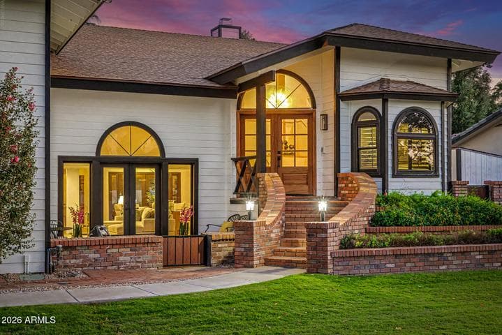 1131 W LAWRENCE Lane, Phoenix, AZ