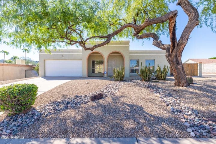 2001 E HILLERY Drive, Phoenix, AZ