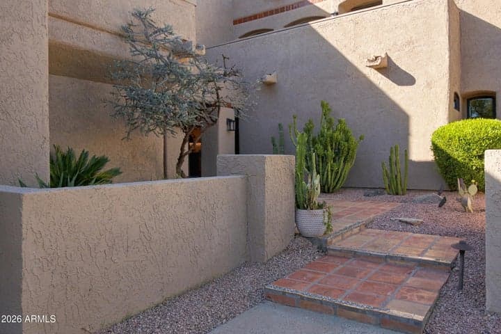 2626 E ARIZONA BILTMORE Circle #18, Phoenix, AZ