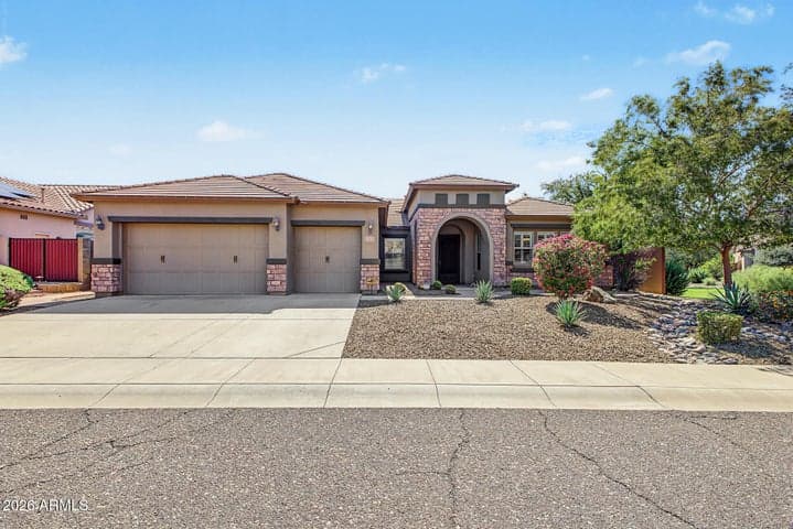5637 W STRAIGHT ARROW Lane, Phoenix, AZ