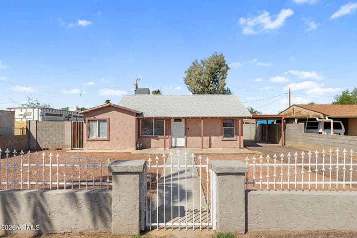 2920 W HOLLY Street, Phoenix, AZ