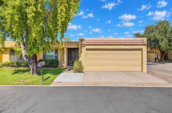 2116 W CLAREMONT Street, Phoenix, AZ