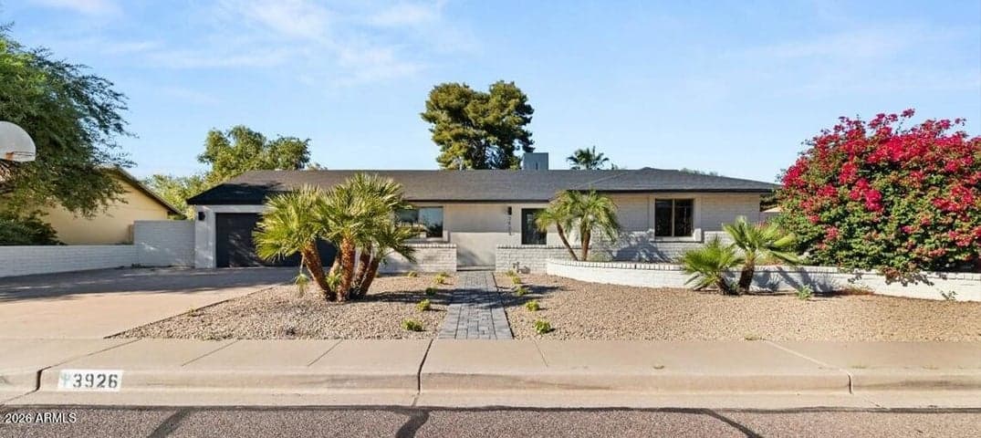 3926 E LAUREL Lane, Phoenix, AZ