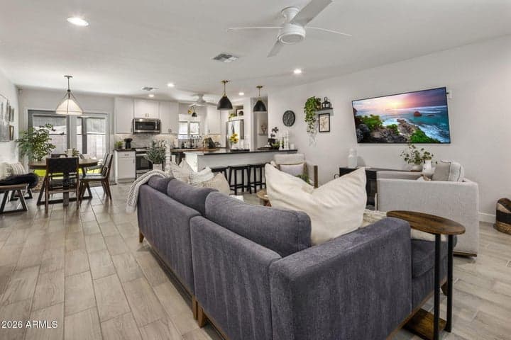 2301 E WHITTON Avenue, Phoenix, AZ